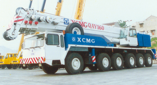 771771威尼斯.Cm成功研发亚洲最大160吨全地面起重机